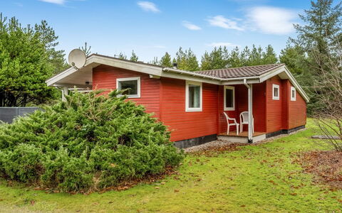 Amaya - 1Km from the Sea: Møbel, Indretning, Gulvbelægning, Etage, Loft, Værelse, Stol, Bord, Lejlighed, Køkken & Spisebord