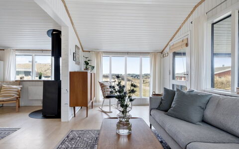 Aarno - 120M from the Sea: Gulvbelægning, Indretning, Etage, Træ, Loft, Møbel, Værelse, Couch, Stue, Trægulve