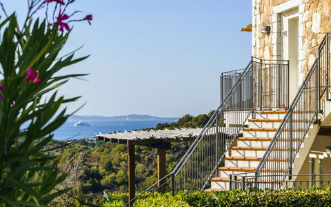 Baia Bianca Apartments Sardinia: Altan, Estate, Gelænder, Villa, Eco Hotel, Trappe, Hegn, Veranda, Mansion