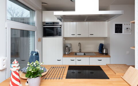 Horizon by the Sea: Køkken, Køkken Apparat, Countertop, Møbel, Indretning, Gulvbelægning, Cabinetry, Træ, Etage, Større Bandage