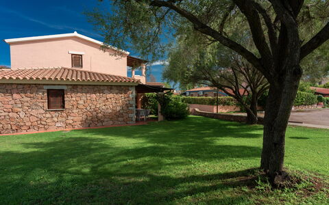 San Teodoro Apartments: Landskab, Boligområde, Have, Hjem, Estate, Stuehus, Lawn, Hacienda, Skygge
