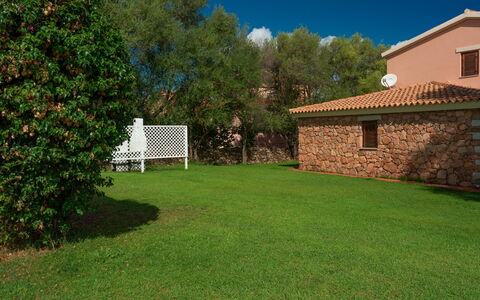San Teodoro Apartments: Have, Skygge, Lawn, Backyard, Svømmepøl, Landscaping, Gård, Hacienda, Stuehus