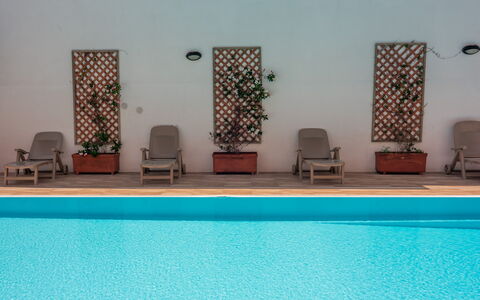 Cristal Blu Apartments In Santa Teresa Gallura: Svømmepøl, Møbel, Udvej, Udendørs Møbler, Kompositmateriale, Eco Hotel, Stol, Blomsterkrukke, Hotel, Fritid