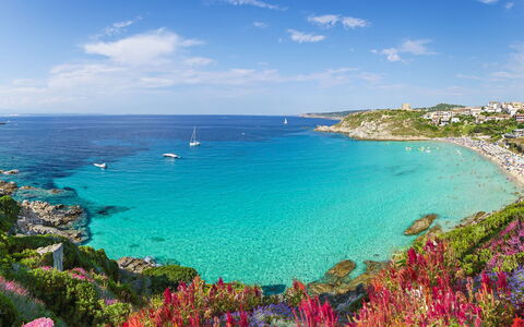 Cristal Blu Apartments In Santa Teresa Gallura: Blå, Vand, Krop Af Vand, Kyst, Strand, Coastal Og Oceaniske Landskabsformer, Hav, Sommer, Horisont, Kyst