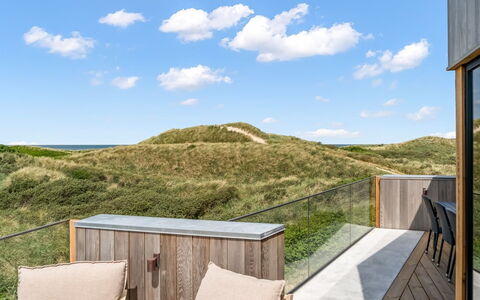 Tamina - 50M from the Sea: Træ, Hjem, Veranda, Dæk, Hårdttræ, Tag, Bejdse, Trægulve, Eco Hotel