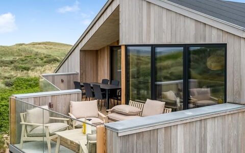 Tamina - 50M from the Sea: Træ, Hjem, Veranda, Dæk, Hårdttræ, Tag, Bejdse, Trægulve, Eco Hotel