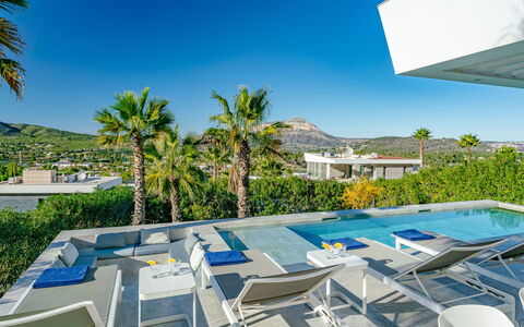 Leda: Svømmepøl, Udvej, Eco Hotel, Stol, Udendørs Møbler, Skygge, Estate, Hotel, Villa