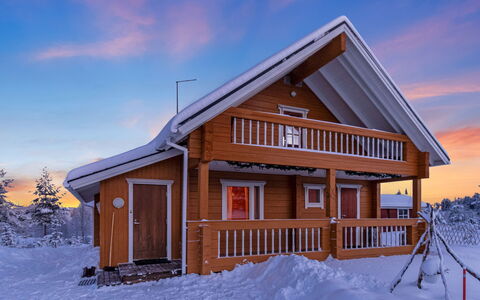 Villa Kunteus: Træ, Hus, Sne, Sommerhus, Hjem, Vinter, Tag, Fryser, Sidespor, Hældning