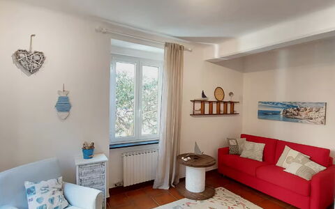 Casa Annalù With Garden, Wifi, Bogliasco: Møbel, Indretning, Gulvbelægning, Væg, Etage, Couch, Værelse, Træ, Stue, Belysning