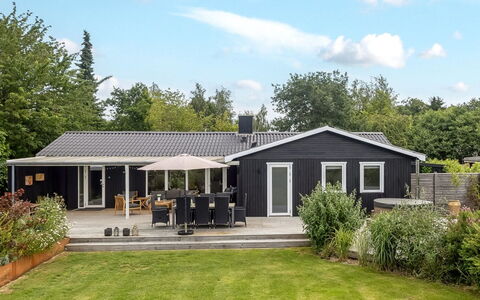 Runhild - 450M from the Sea: Hus, Hjem, Tag, Boligområde, Sommerhus, Estate, Dør, Veranda, Sidespor, Stuehus
