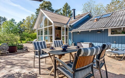 Akule - 6Km from the Sea: Hjem, Sommerhus, Tag, Hus, Busk, Sidespor, Dør, Estate, Veranda, Skygge