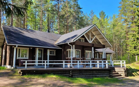 Kilpolan Karoliina: Sommerhus, Hjem, Veranda, Tag, Sidespor, Bjælkehytte, Woodland, Estate, Lærk, Stuehus