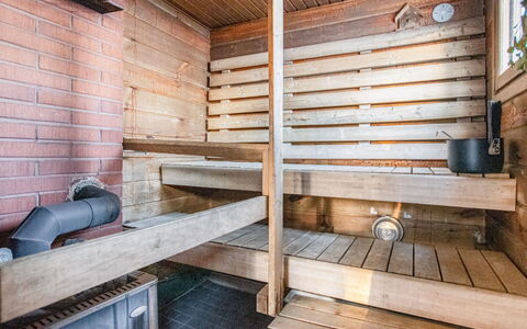 Mänty-Linna: Møbel, Indretning, Gulvbelægning, Etage, Bord, Loft, Køkken & Spisebord, Belysning, Stol, Hjem