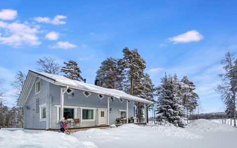 Mänty-Linna: Møbel, Indretning, Gulvbelægning, Etage, Bord, Loft, Køkken & Spisebord, Belysning, Stol, Hjem
