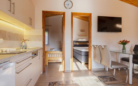 Hullám: Indretning, Gulvbelægning, Møbel, Etage, Træ, Loft, Værelse, Couch, Belysning, Stue