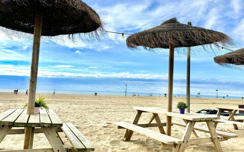 Kurhaus Residence: Strand, Udendørs Møbler, Sand, Skygge, Kyst, Kyst, Hav, Fritid, Ocean, Ferie