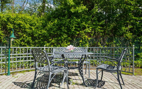 Green House: Møbel, Udendørs Møbler, Stol, Udendørs Bord, Have, Jern, Metal, Gårdhave, Skygge, Gård