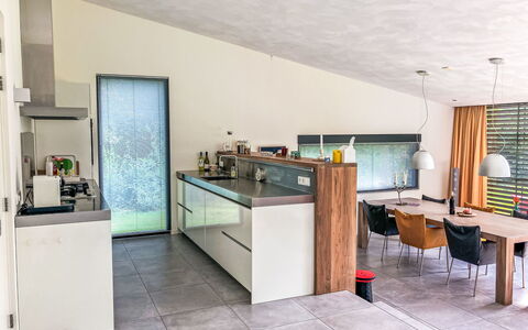 Villa Vrijheid: Indretning, Møbel, Gulvbelægning, Etage, Countertop, Træ, Loft, Køkken, Lysarmatur, Belysning