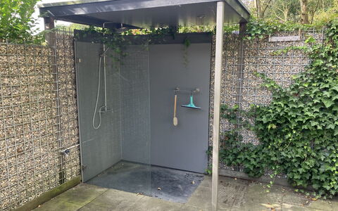 Villa Vrijheid: Have, Backyard, Metal, Skygge, Gård, Blomsterkrukke, Landscaping, Stueplante, Mesh, Gårdsplads