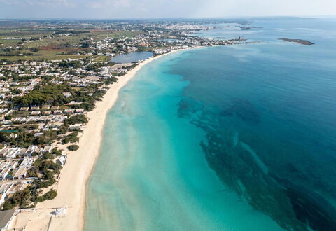 Villetta Red Coral Seaside Salento: Blå, Daytime, Krop Af Vand, Vandressourcer, Kyst, Hav, Coastal Og Oceaniske Landskabsformer, Strand, Horisont, Ocean