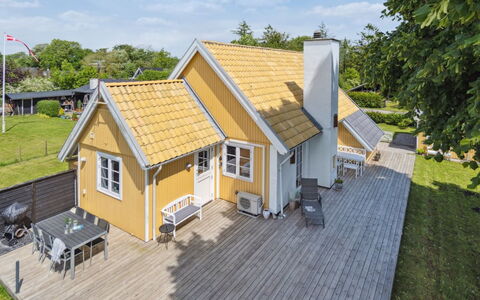Jelko - 375M from the Sea: Hus, Tag, Hjem, Sommerhus, Busk, Bunddække, Estate, Stuehus, Sidespor, Garden Bygninger