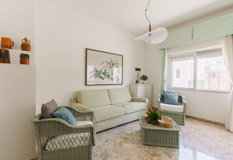 La Maison De Rosetta: Møbel, Indretning, Gulvbelægning, Væg, Etage, Couch, Loft, Værelse, Træ, Stue