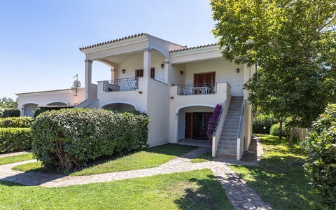 Budoni Homes Seaside, Ac And Bike: Hjem, Estate, Mansion, Hacienda, Kolonne, Skygge, Villa, Landscaping, Gård, Altan