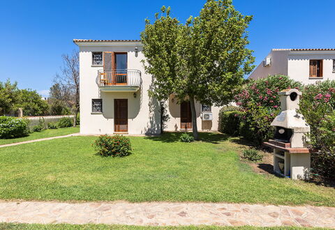 Budoni Homes Seaside, Ac And Bike: Boligområde, Hus, Hjem, Menneskelig Bosættelse, Lawn, Have, Estate, Skygge, Gård, Landscaping