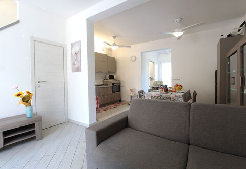 Villetta Elena, Ac, Wifi, Lido Degli Scacchi: Møbel, Indretning, Gulvbelægning, Etage, Couch, Træ, Værelse, Loft, Stue, Lejlighed