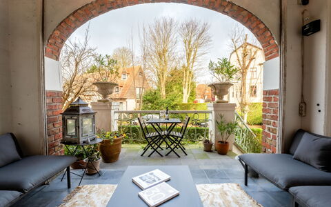 Chante le Coq: Møbel, Træ, Stol, Bord, Indretning, Couch, Kaffebord, Udendørs Møbler, Stue