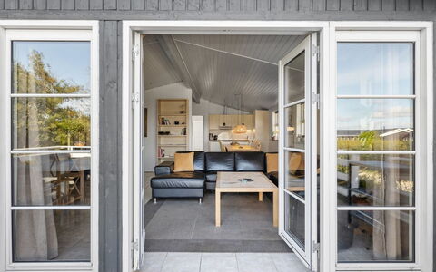 Maylin - 350M from the Sea: Estate, Skygge, Indkørsel, Stuehus