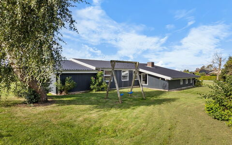 Maylin - 350M from the Sea: Estate, Skygge, Indkørsel, Stuehus
