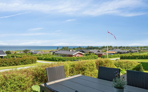 Matthias - 300M from the Sea: Blå, Busk, Sommerhus, Bunddække, Have, Estate, Skygge, Landscaping, Stuehus, Eco Hotel