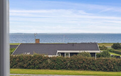 Matthias - 300M from the Sea: Blå, Busk, Sommerhus, Bunddække, Have, Estate, Skygge, Landscaping, Stuehus, Eco Hotel