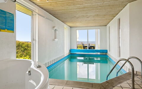 Matthias - 300M from the Sea: Blå, Busk, Sommerhus, Bunddække, Have, Estate, Skygge, Landscaping, Stuehus, Eco Hotel