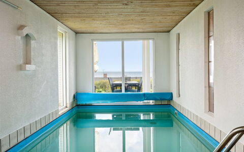 Matthias - 300M from the Sea: Blå, Busk, Sommerhus, Bunddække, Have, Estate, Skygge, Landscaping, Stuehus, Eco Hotel