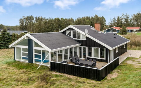Caya - 750M from the Sea: Estate, Skygge, Indkørsel, Stuehus