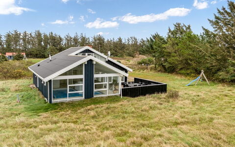 Caya - 750M from the Sea: Estate, Skygge, Indkørsel, Stuehus