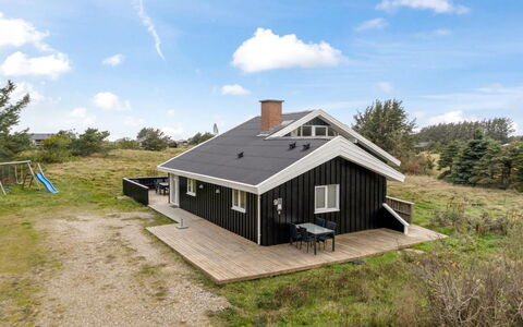 Caya - 750M from the Sea: Estate, Skygge, Indkørsel, Stuehus