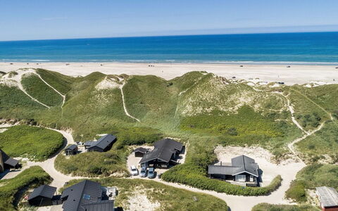 Erma - 125M from the Sea: Møbel, Indretning, Stol, Gulvbelægning, Bord, Udvej, Etage, Loft, Værelse, Eco Hotel