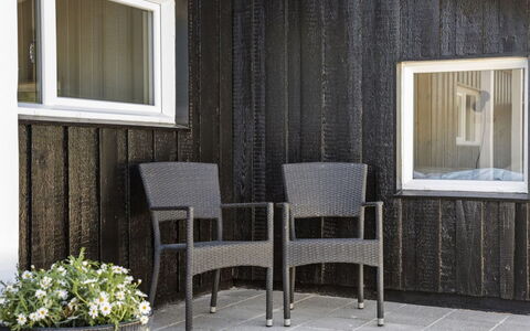 Erma - 125M from the Sea: Møbel, Indretning, Stol, Gulvbelægning, Bord, Udvej, Etage, Loft, Værelse, Eco Hotel