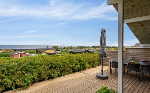 Nelina - 300M from the Sea: Svømmepøl, Stuehus, Estate, Villa, Udvej, Hacienda, Eco Hotel, Backyard