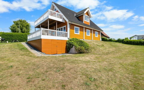 Romy - 450M from the Sea: Estate, Skygge, Indkørsel, Stuehus