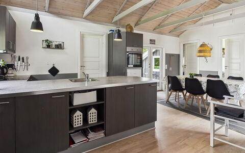 Nedelko - 30Km from the Sea: Møbel, Køkken, Countertop, Indretning, Gulvbelægning, Træ, Loft, Køkken Apparat, Større Bandage, Cabinetry