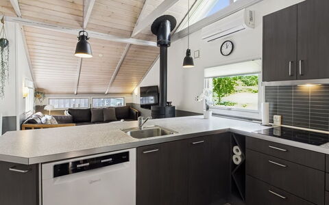 Nedelko - 30Km from the Sea: Køkken, Countertop, Indretning, Gulvbelægning, Træ, Større Bandage, Køkken Apparat, Loft, Cabinetry, Møbel