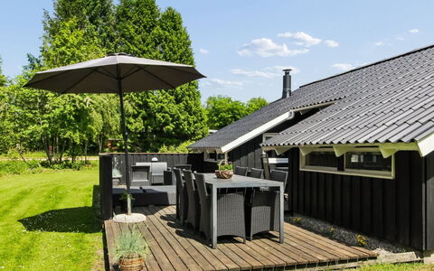 Nedelko - 30Km from the Sea: Træ, Tag, Hjem, Hus, Skygge, Sommerhus, Udendørs Møbler, Have, Veranda, Bunddække