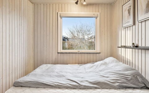 Nantje - 300M from the Sea: Soveværelse, Træ, Seng, Sengetøj, Etage, Indretning, Gulvbelægning, Loft, Sengetøj, Sengetøj