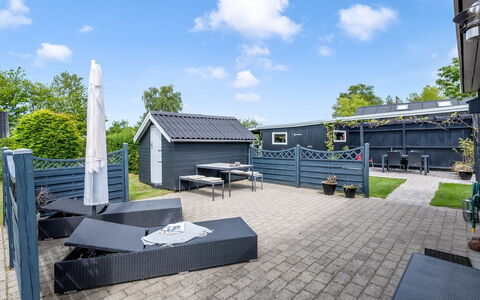 Nantje - 300M from the Sea: Hjem, Skygge, Have, Udendørs Møbler, Gård, Sommerhus, Backyard, Landscaping, Lawn, Estate