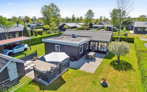 Nantje - 300M from the Sea: Blå, Svømmepøl, Møbel, Udendørs Møbler, Udvej, Stol, Skygge, Eco Hotel, Blomsterkrukke