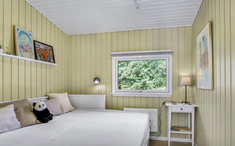 Quiana - 2Km from the Sea: Indretning, Gulvbelægning, Etage, Træ, Møbel, Loft, Soveværelse, Værelse, Seng, Belysning